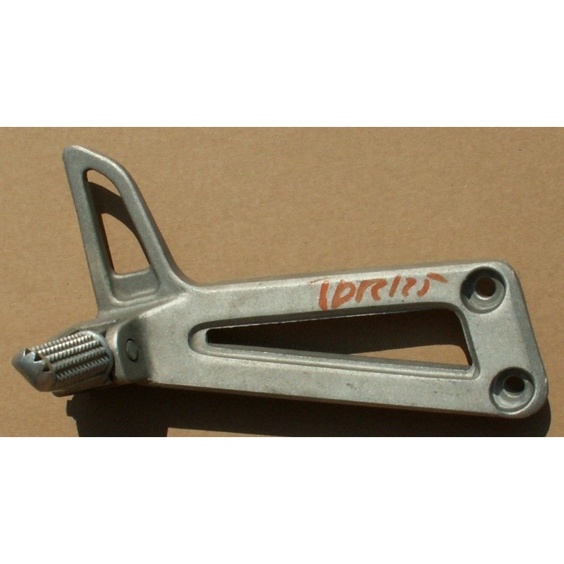 Repose pied passager droit Yamaha 125 TDR 1993-2002 Repose pied passager droit Yamaha 125 TDR 1993-2002