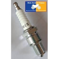 Bougie NGK type B8ES pour Yamaha 125 DTMX 1977-1981