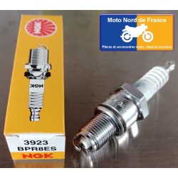 Bougie d'allumage NGK type BPR8ES (3923)